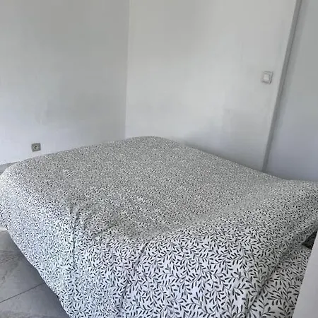 2 Pièces Idéalement Situé 5 Min De La à Pied Menton