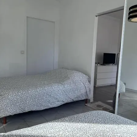 2 Pièces Idéalement Situé 5 Min De La à Pied Apartamento Menton